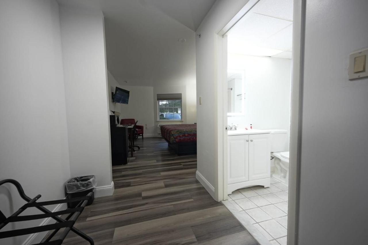 Greenwoods Inn & Suites Berlin Dış mekan fotoğraf